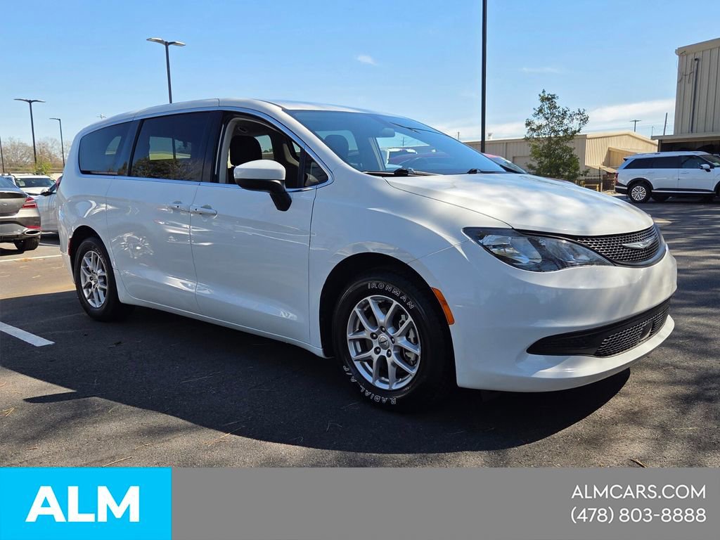 Used 2022 Chrysler Voyager LX FWD image 17