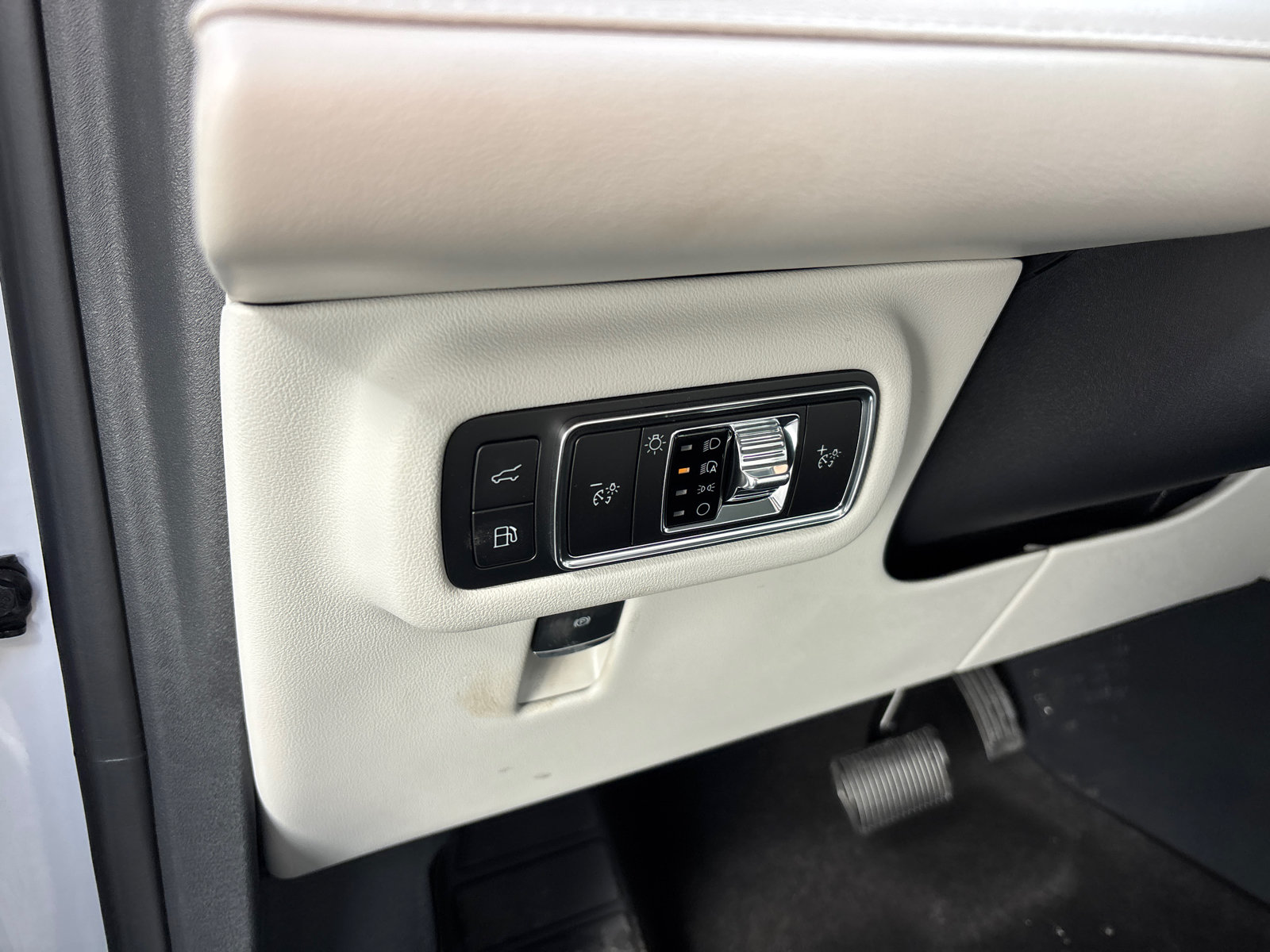 New 2026 Lincoln Nautilus Premier w/ Jet Appearance Package AWD/4WD image 14
