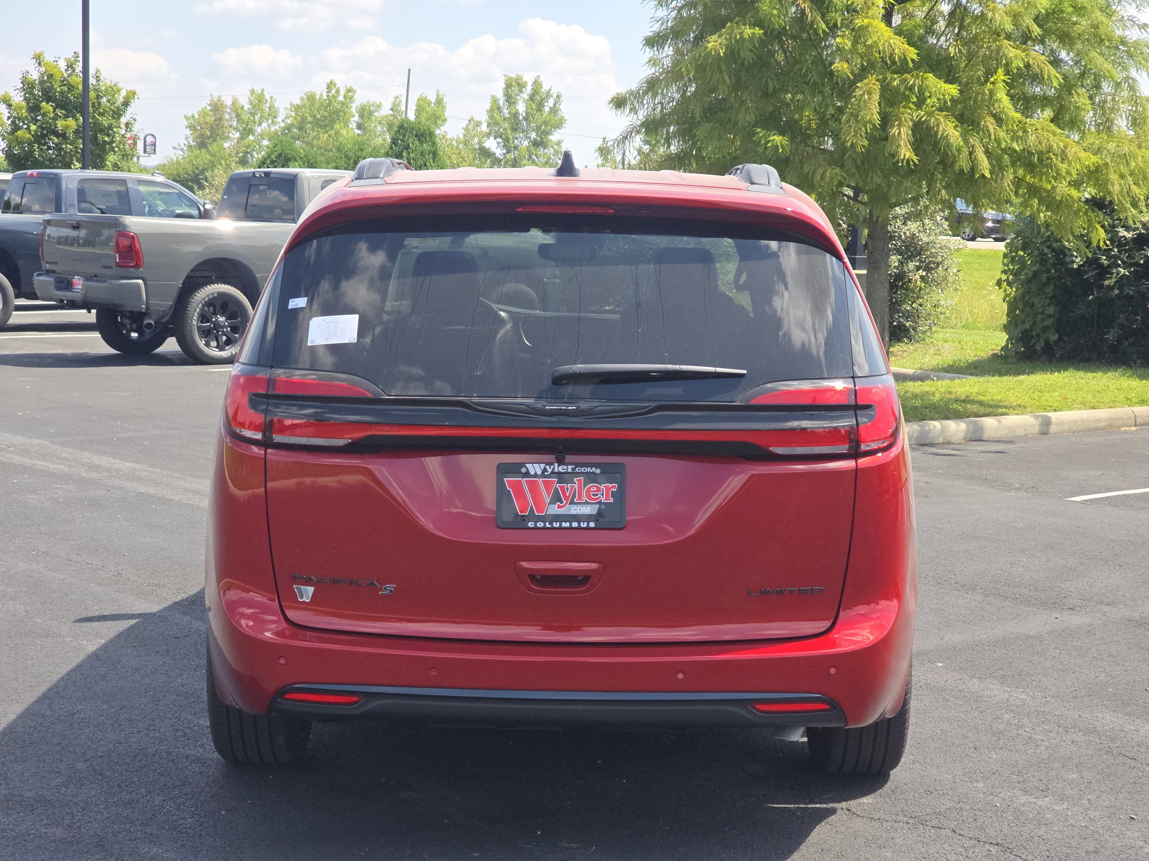 New 2026 Chrysler Pacifica Limited w/ S Appearance Package image 15