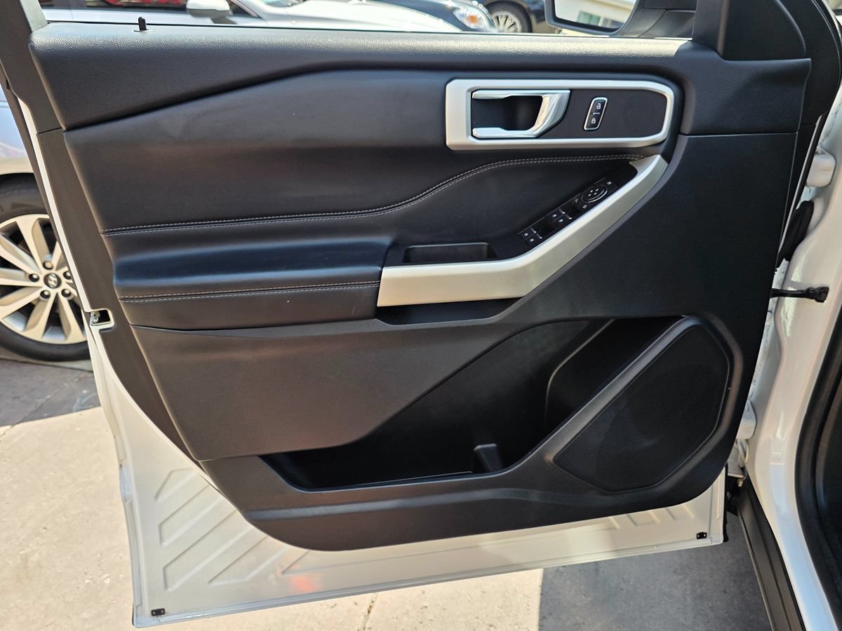 Used 2020 Ford Explorer XLT w/ Equipment Group 202A RWD image 29