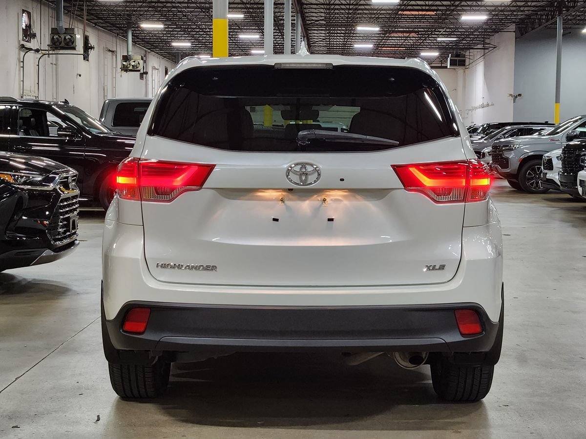 Used 2019 Toyota Highlander XLE FWD image 10