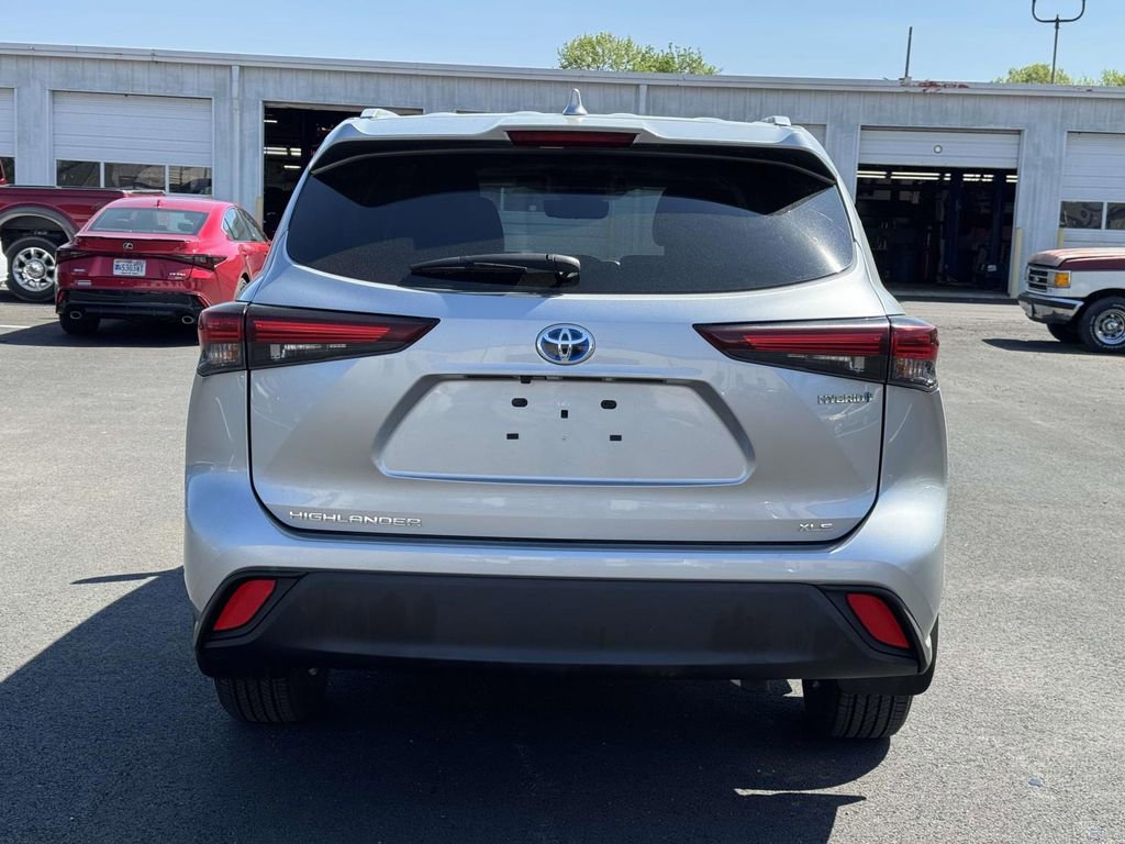 Used 2024 Toyota Highlander XLE image 24