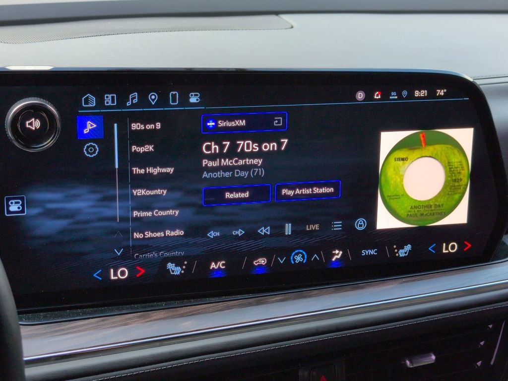 Used 2025 Chevrolet Tahoe Z71 w/ Comfort Package image 11