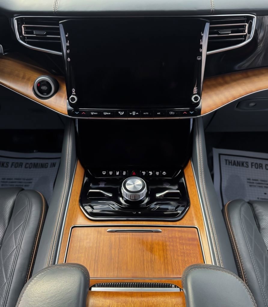 Used 2022 Jeep Grand Wagoneer Series III AWD/4WD image 17