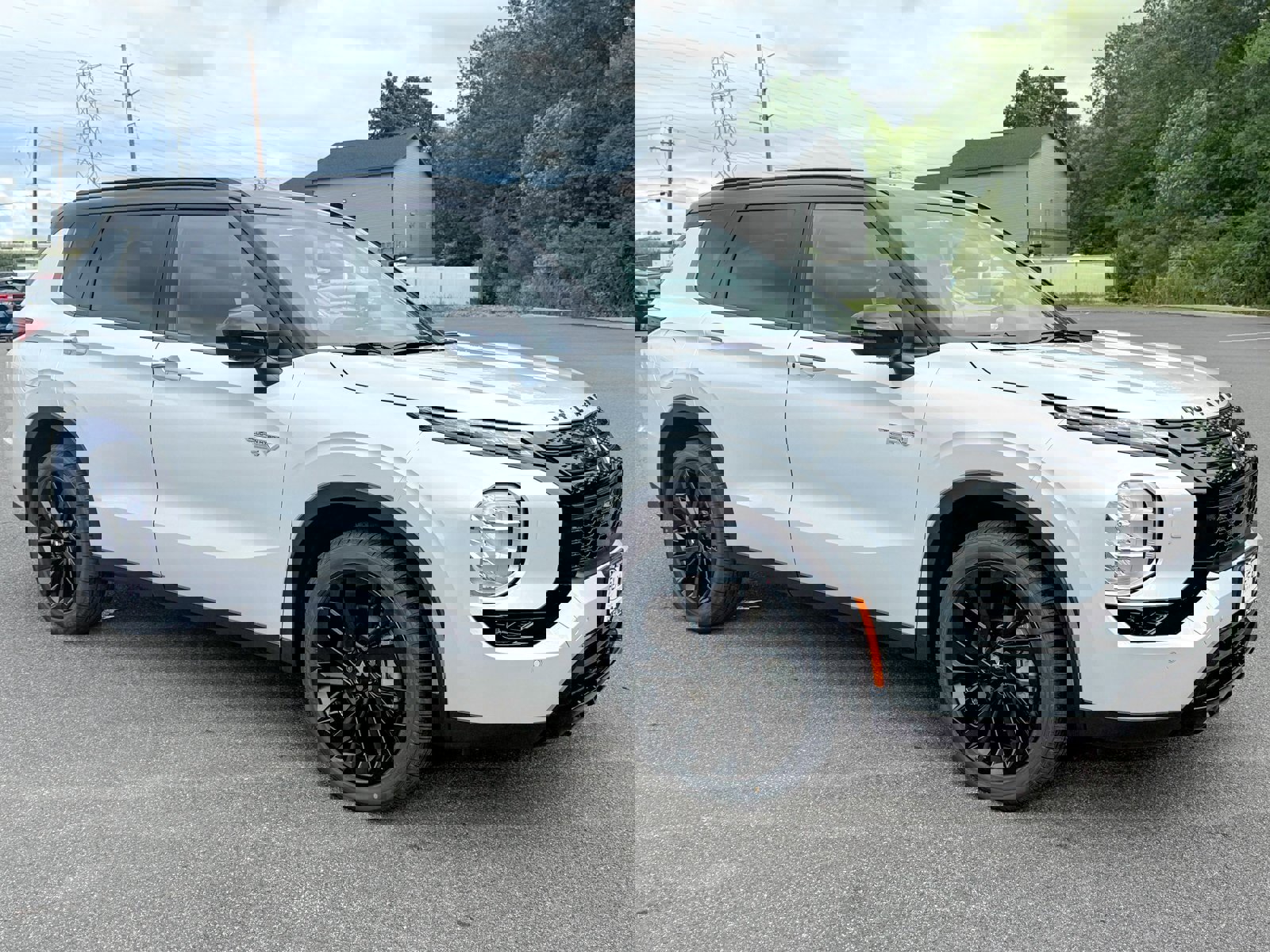 New 2025 Mitsubishi Outlander 4WD Plug-In Hybrid image 1