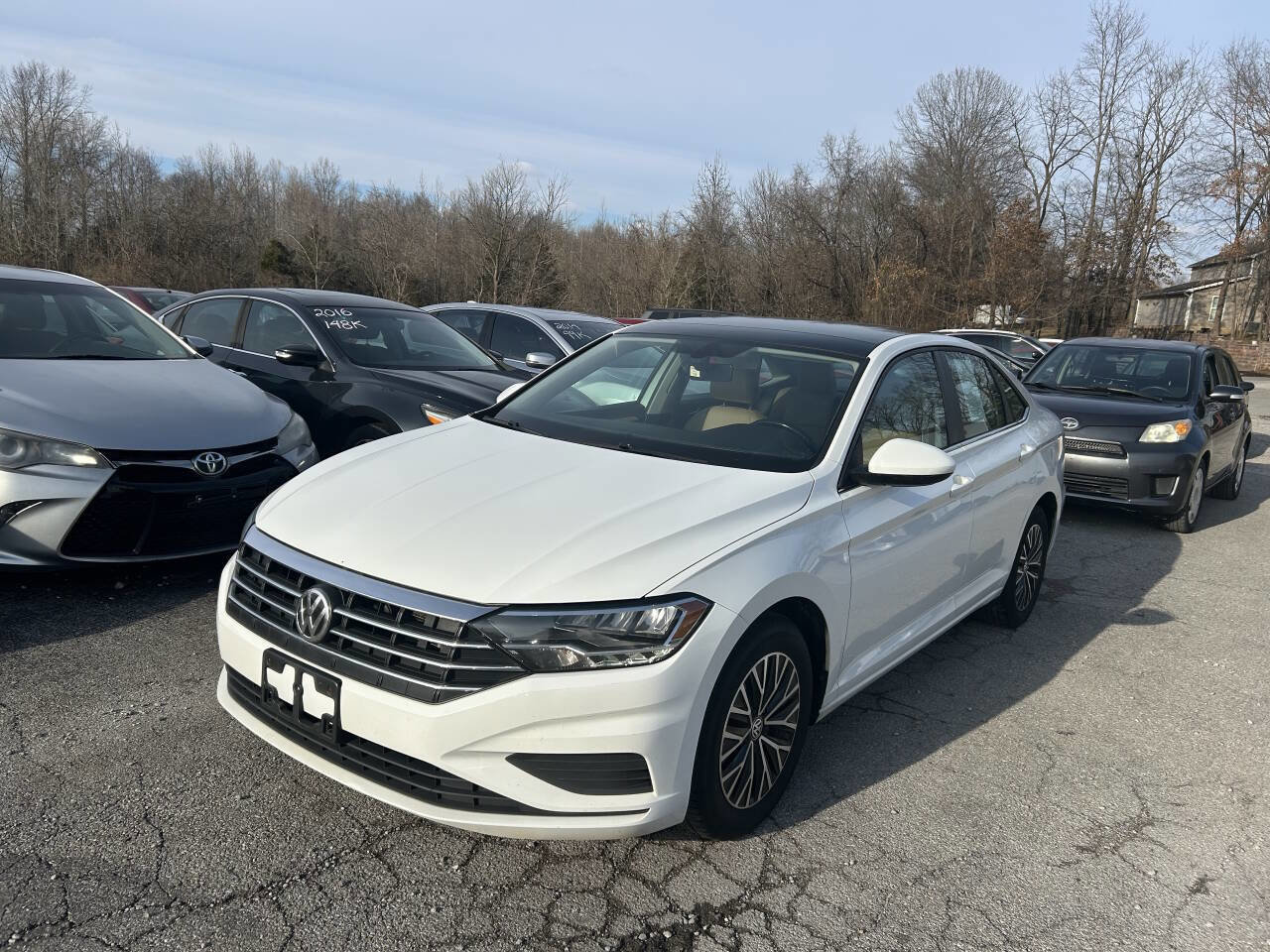 Used 2019 Volkswagen Jetta SE w/ Cold Weather Package image 2