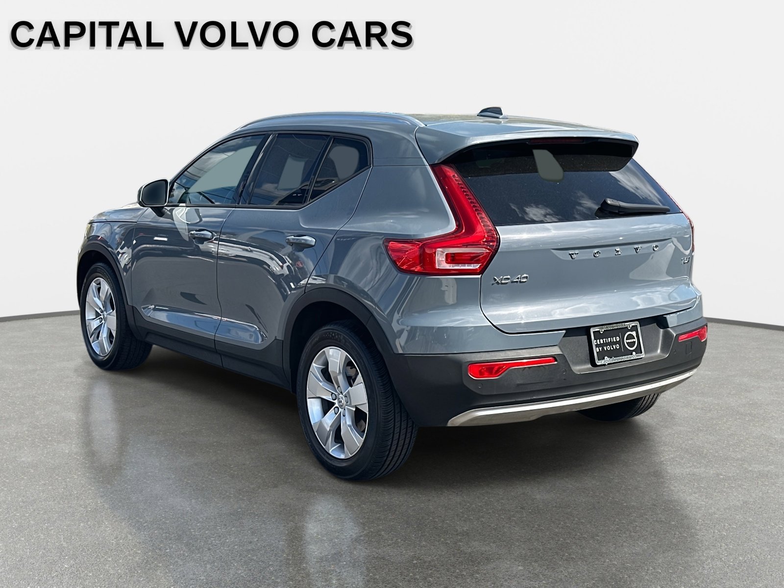 Used 2021 Volvo XC40 T5 Momentum image 7