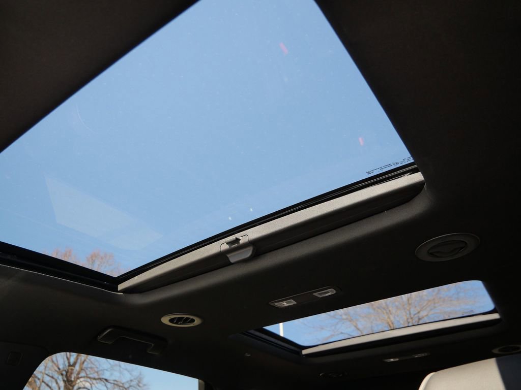 Used 2024 Buick Enclave Avenir w/ Avenir Technology Package image 50