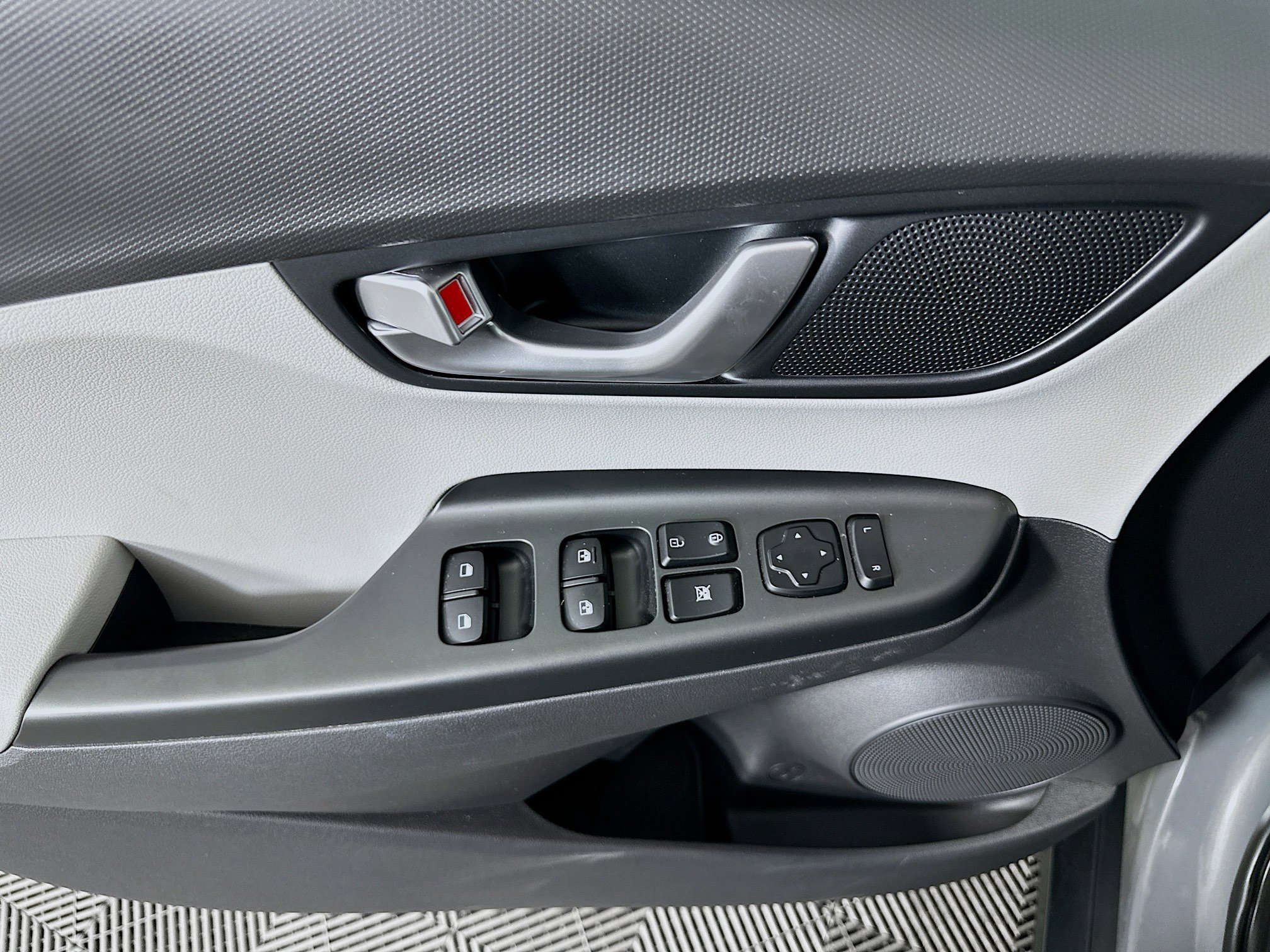 Used 2023 Hyundai Kona SE w/ Cargo Package image 15