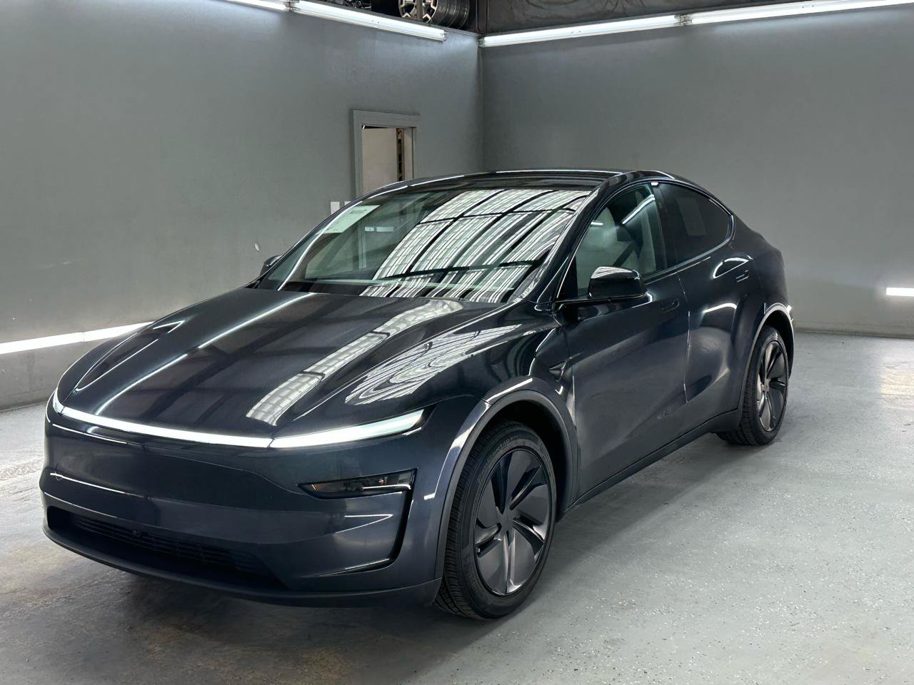 Used 2026 Tesla Model Y 2WD image 3