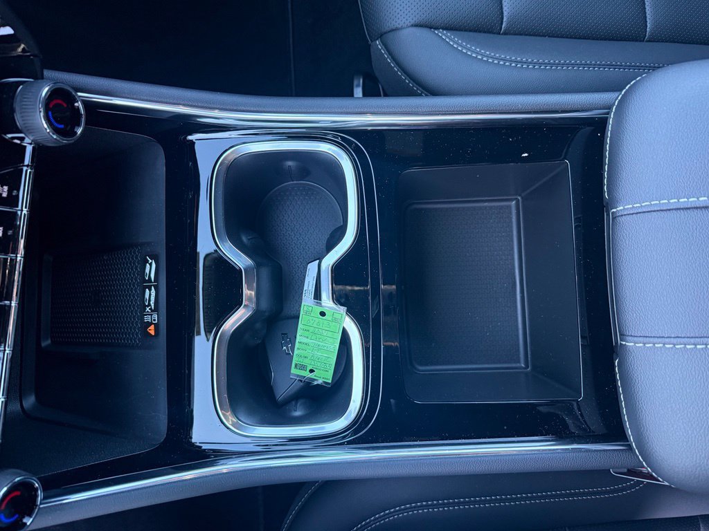 New 2027 Chevrolet Traverse LT w/ Midnight/Sport Edition FWD image 36