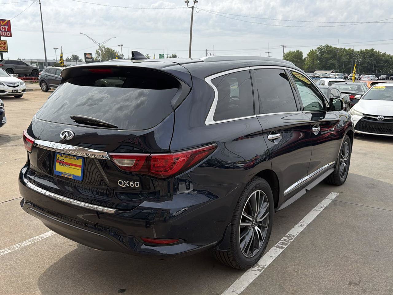 Used 2017 INFINITI QX60 Luxe w/ Deluxe Technology Package AWD/4WD image 5