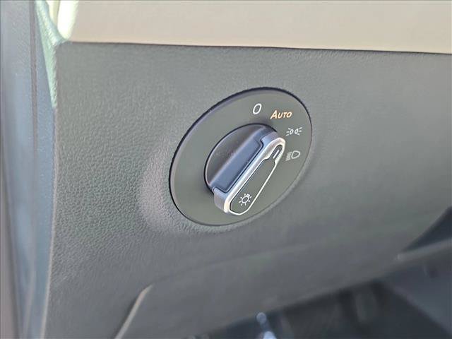 New 2026 Volkswagen Taos SE FWD image 6