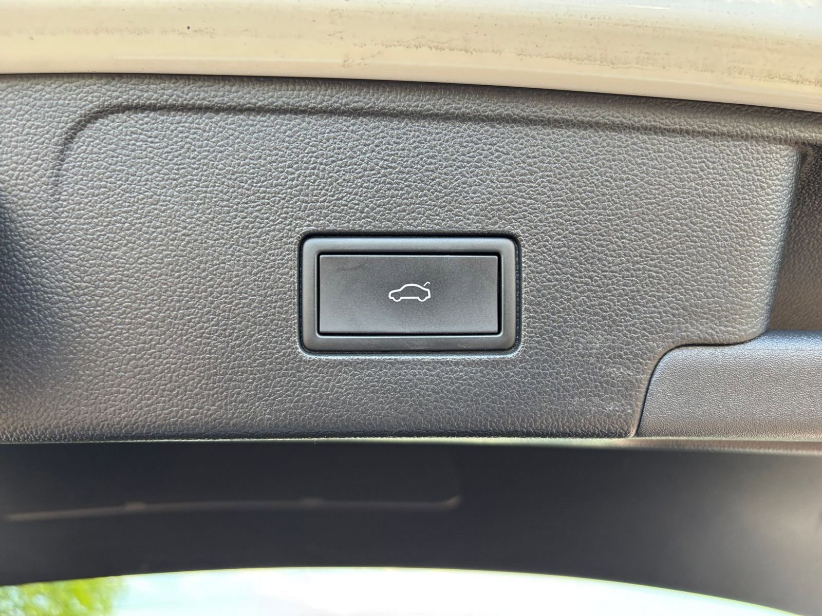 Used 2025 Volkswagen Atlas Cross Sport SE FWD image 23