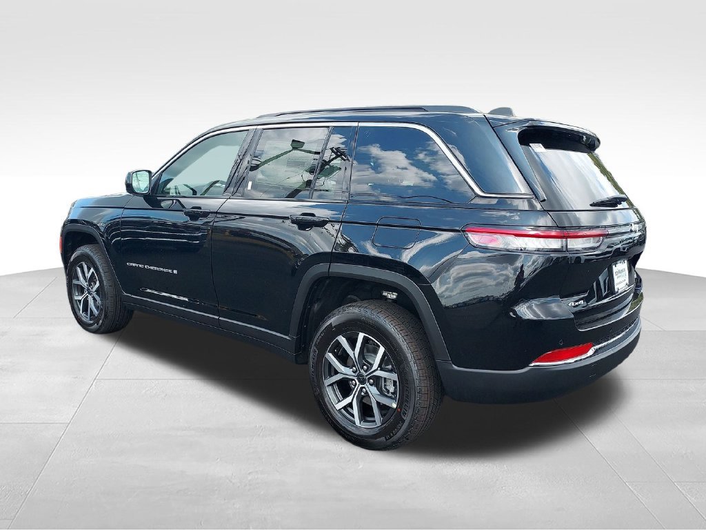 New 2027 Jeep Grand Cherokee Laredo X AWD/4WD image 3