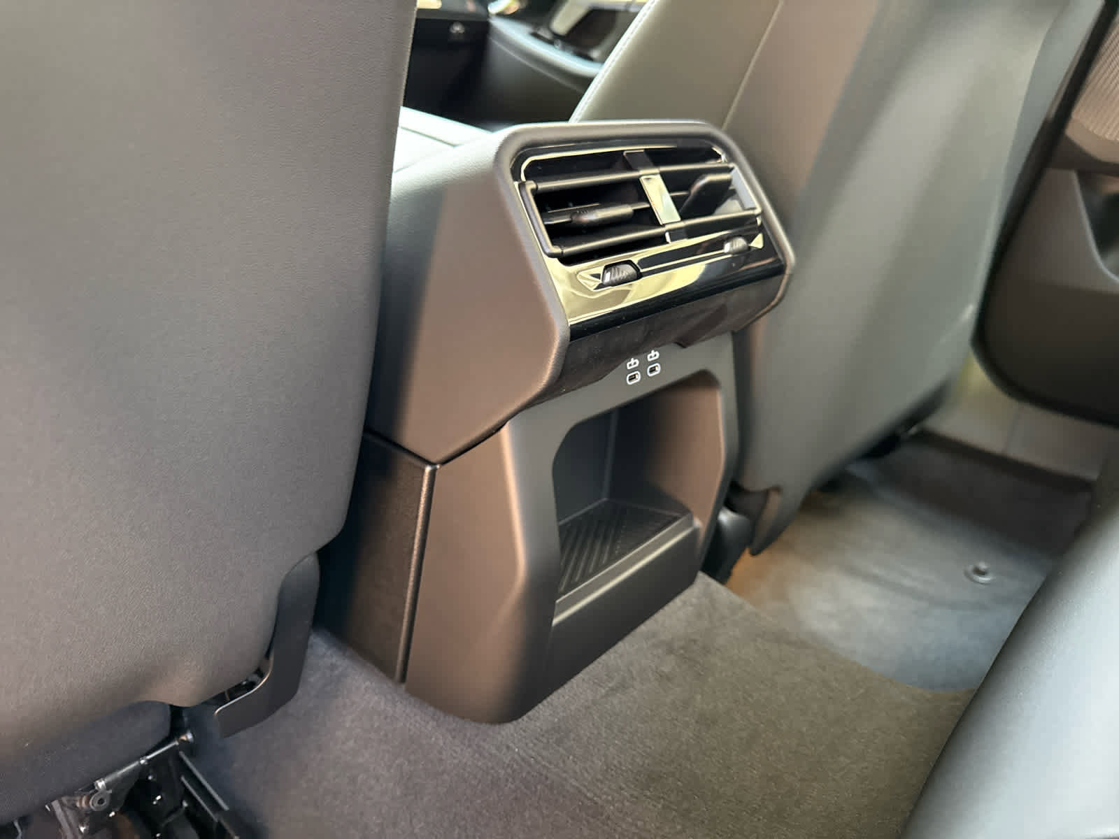 Used 2026 BMW 530i xDrive w/ M Sport Package image 17