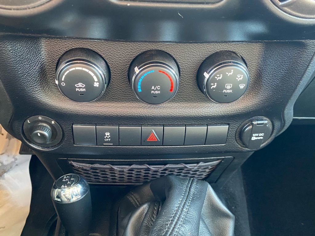 Used 2013 Jeep Wrangler Unlimited Sport image 25