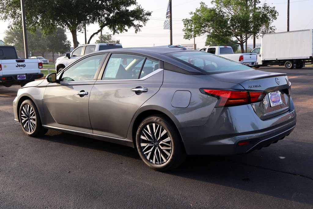Used 2025 Nissan Altima 2.5 SV FWD image 13