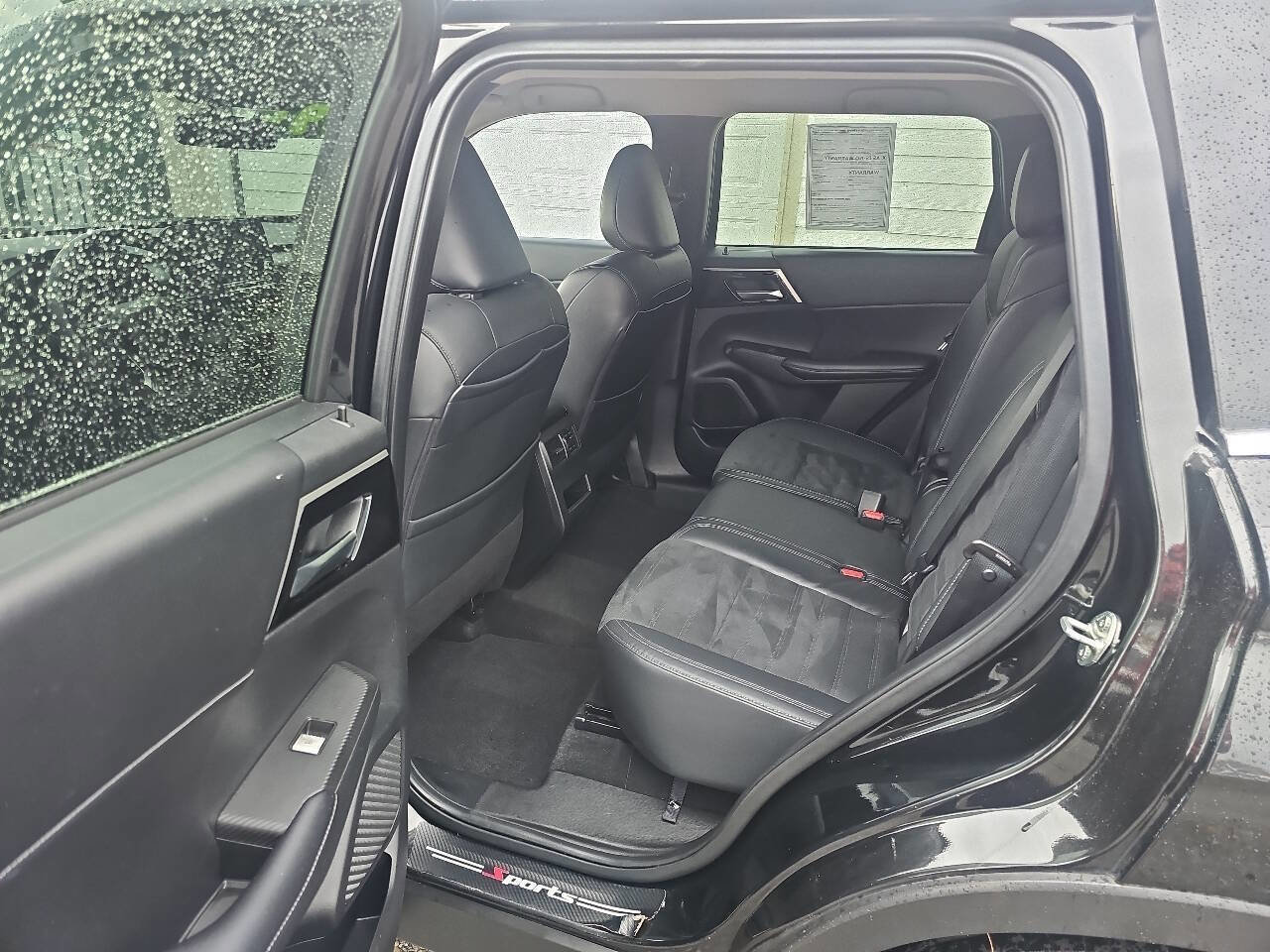 Used 2022 Mitsubishi Outlander SE image 5