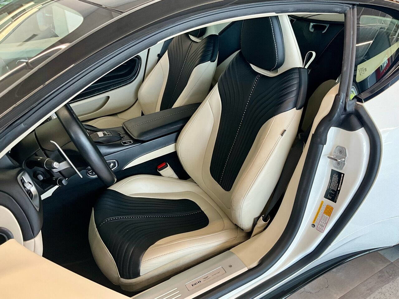 Used 2018 Aston Martin DB11 V12 image 26