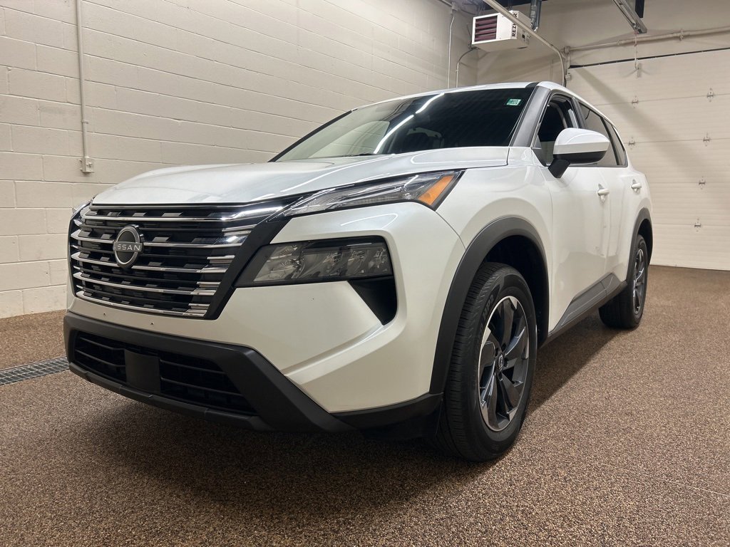 Used 2024 Nissan Rogue SV image 5