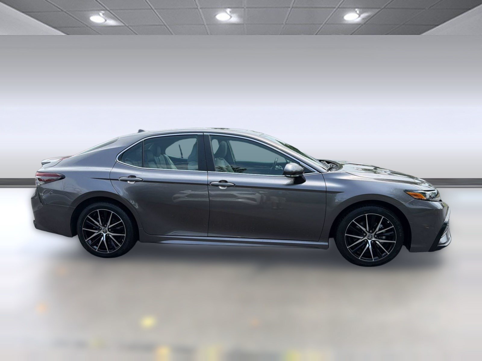 Used 2024 Toyota Camry SE w/ Cold Weather Package AWD/4WD image 8