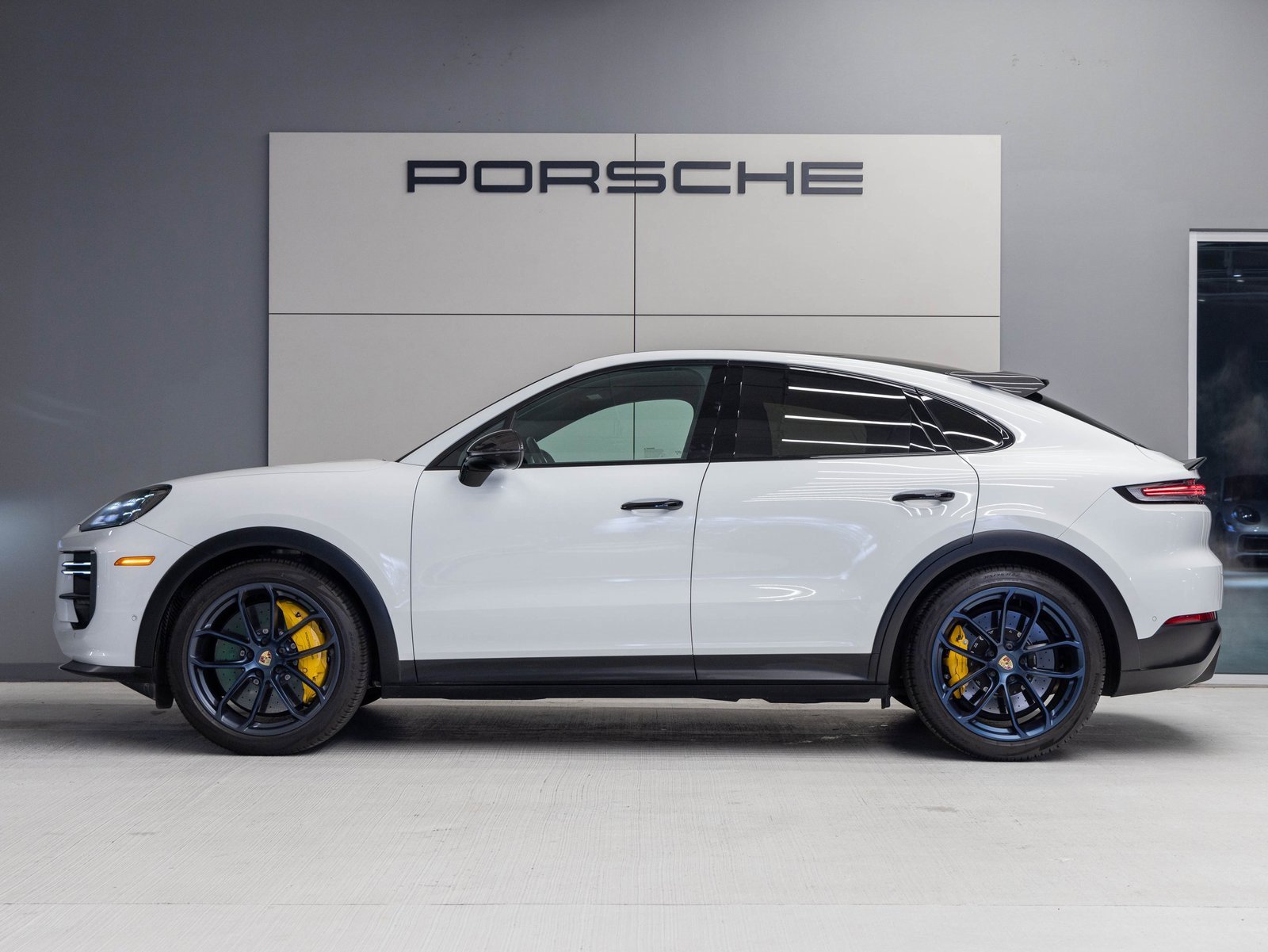 Certified 2024 Porsche Cayenne Turbo GT image 2