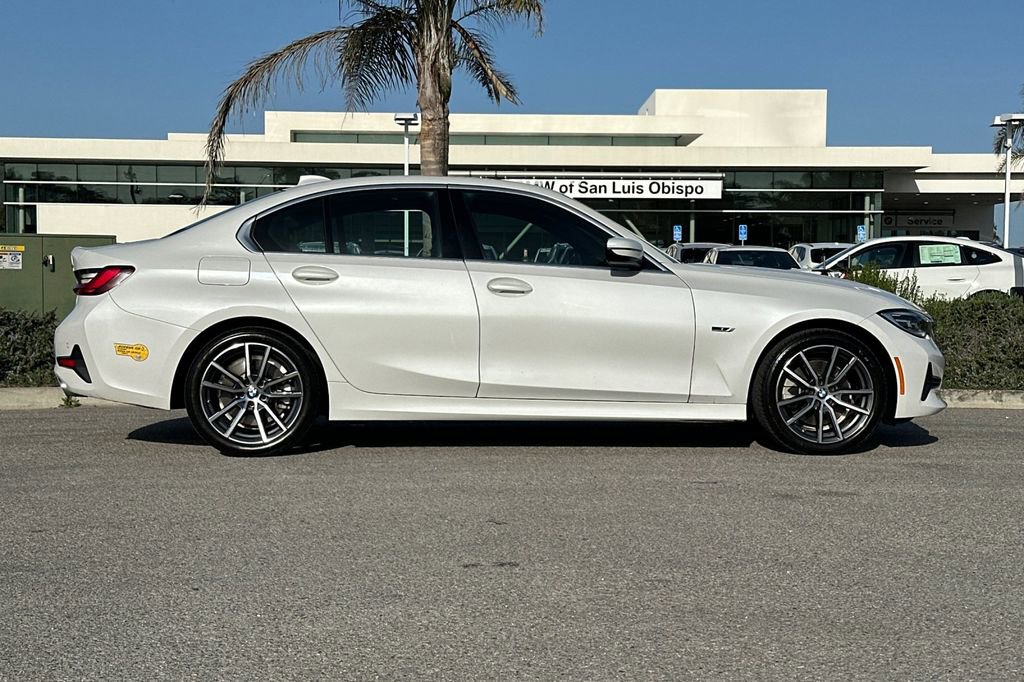 Used 2022 BMW 330e w/ Driving Assistance Package video 2