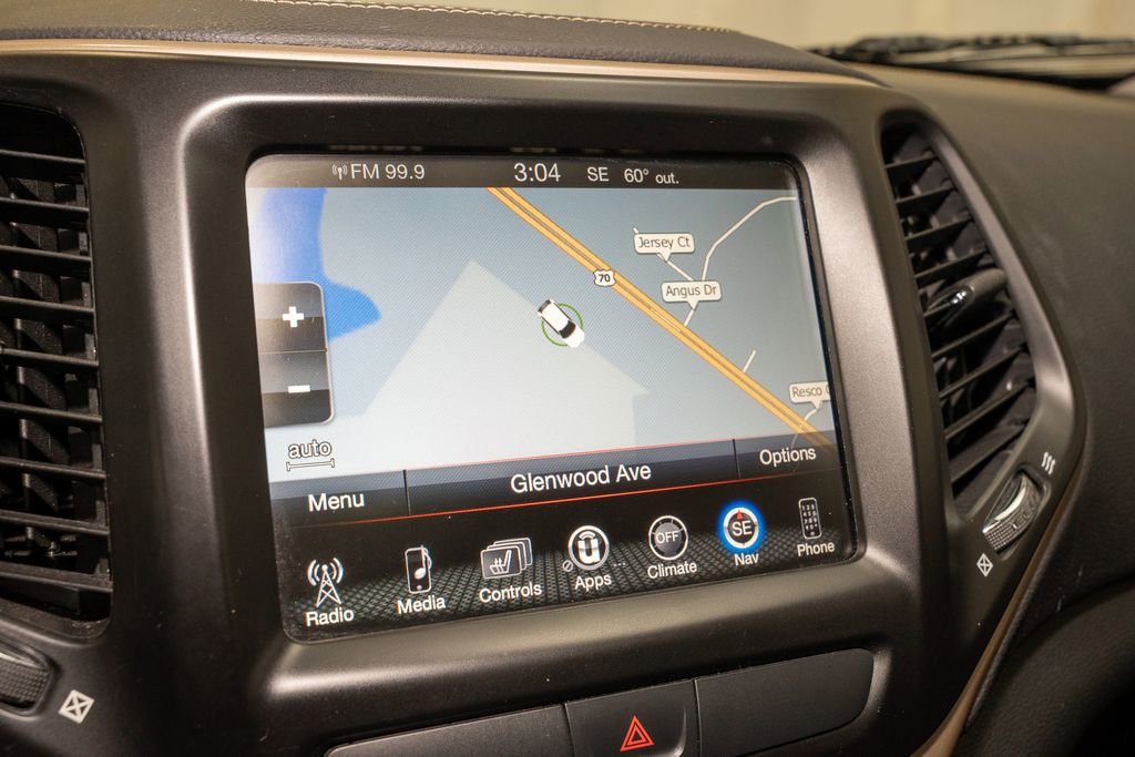 Used 2016 Jeep Cherokee Limited image 12