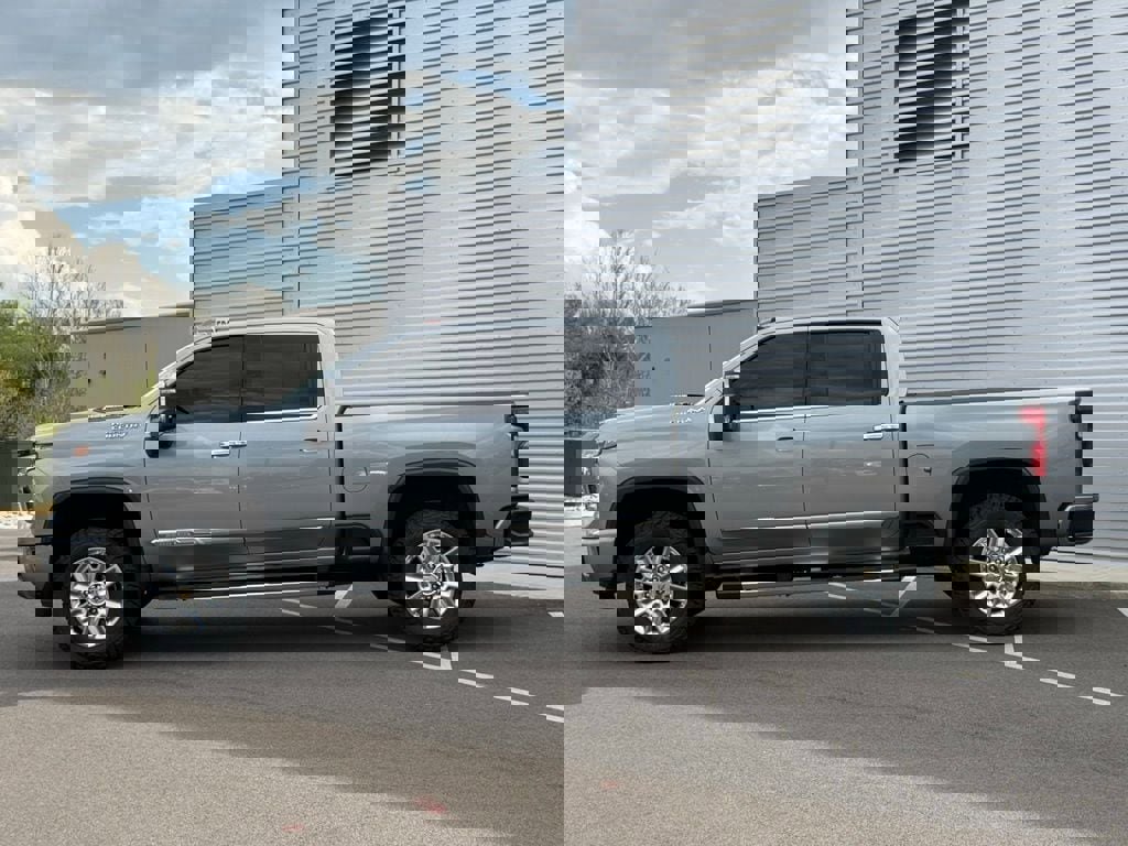 Used 2024 Chevrolet Silverado 2500 High Country w/ High Country Premium Package image 9