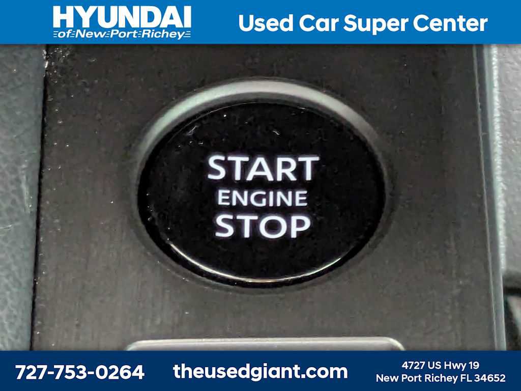 Used 2025 Nissan Kicks SR FWD image 33