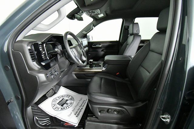 Used 2025 Chevrolet Silverado 1500 LT Trail Boss w/ Convenience Package II image 5