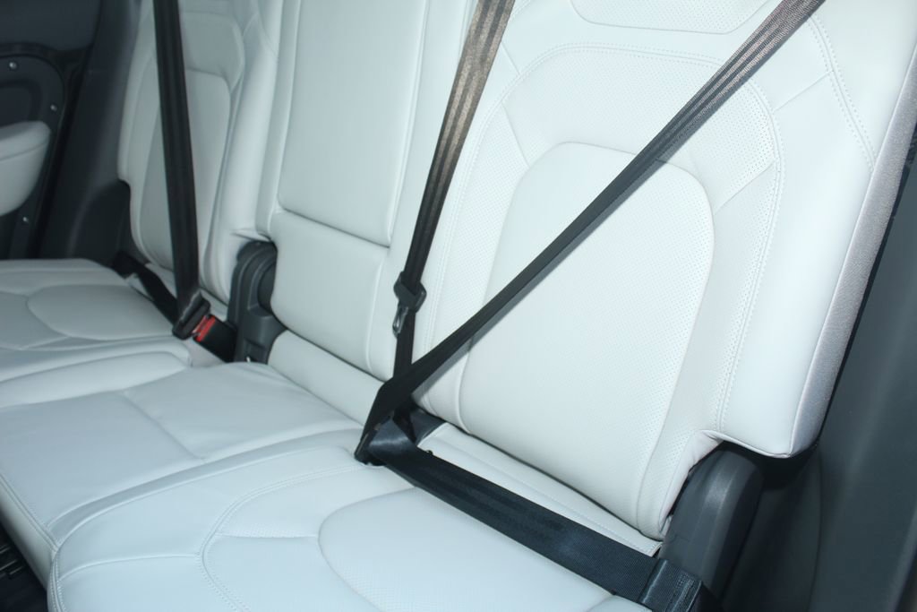 New 2026 Land Rover Defender 130 X-Dynamic SE image 20