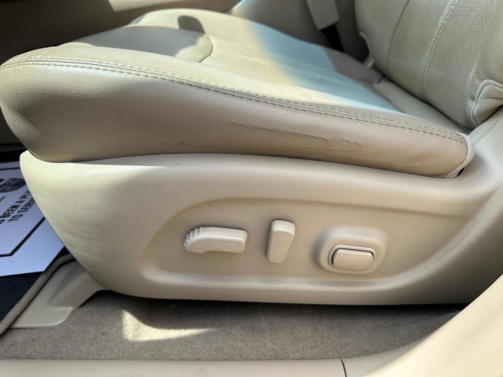 Used 2015 Nissan Pathfinder Platinum w/ Family Entertainment Package FWD image 13