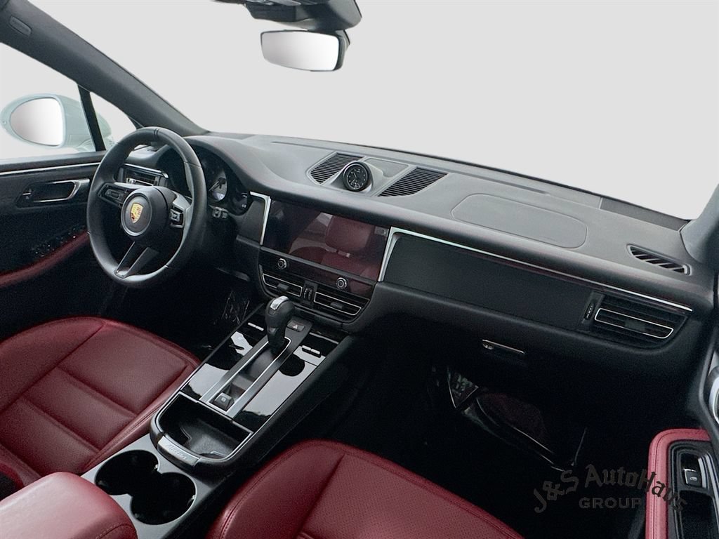 Used 2025 Porsche Macan GTS AWD/4WD image 31