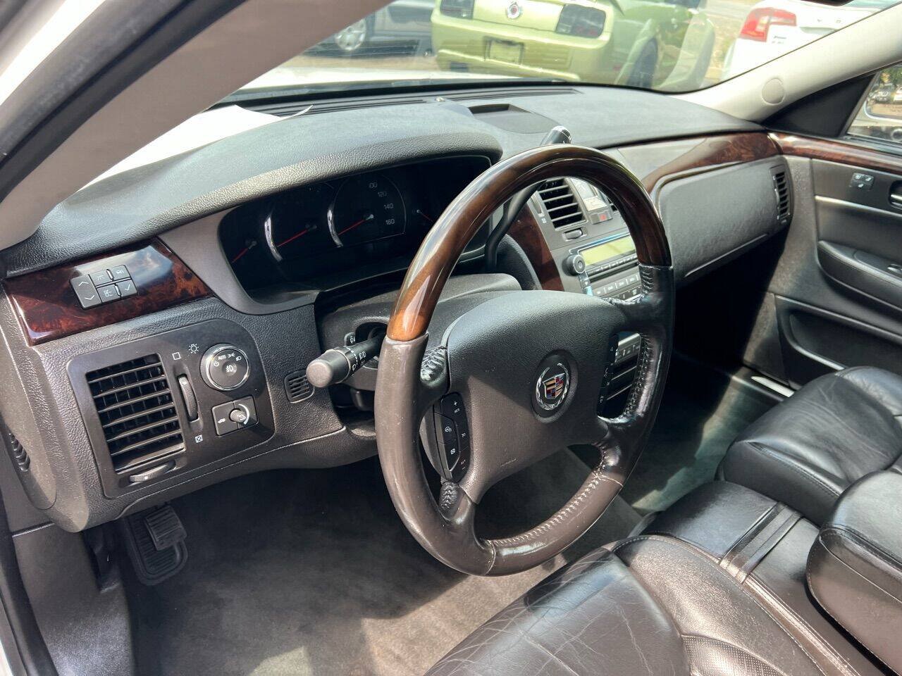 Used 2011 Cadillac DTS Luxury FWD image 16