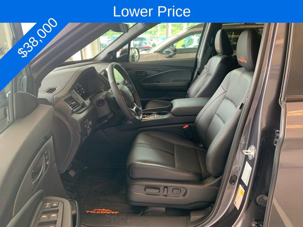 Used 2025 Honda Ridgeline TrailSport image 3