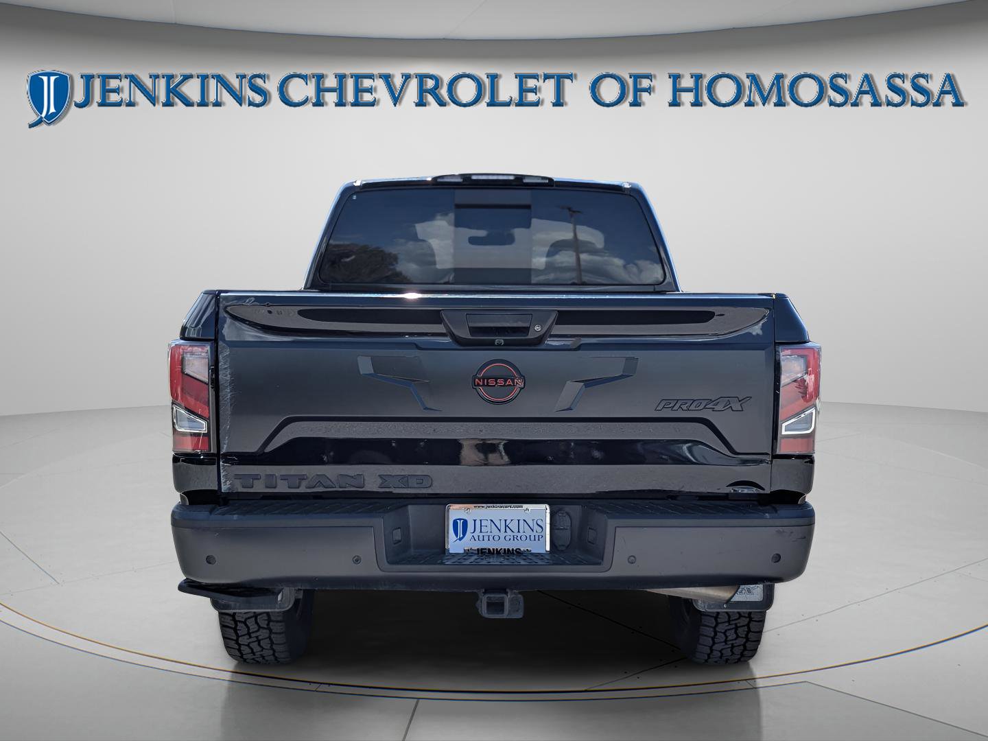 Used 2024 Nissan Titan PRO-4X w/ Pro-4x Convenience Package image 9