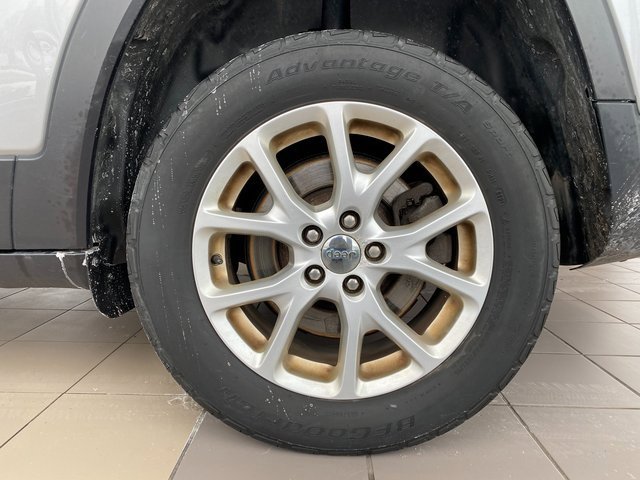 Used 2016 Jeep Cherokee Latitude w/ Cold Weather Group image 22