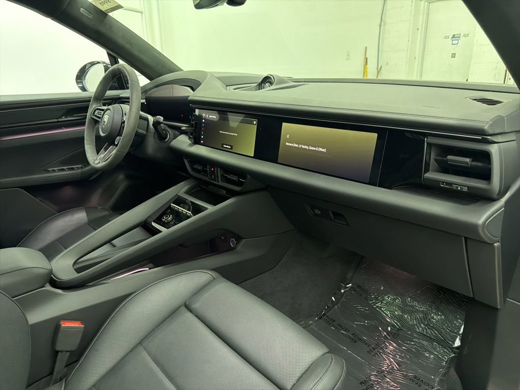 Used 2025 Porsche Macan Turbo Electric AWD/4WD image 28
