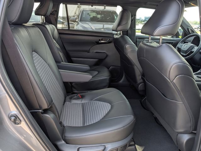 Certified 2026 Toyota Highlander XSE image 32