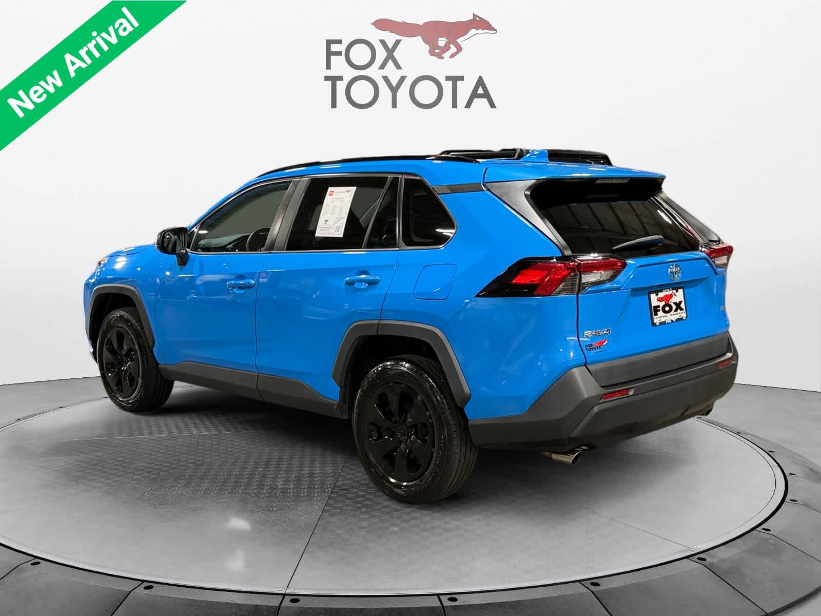 Used 2019 Toyota RAV4 LE w/ Carpet Mat Package FWD image 4