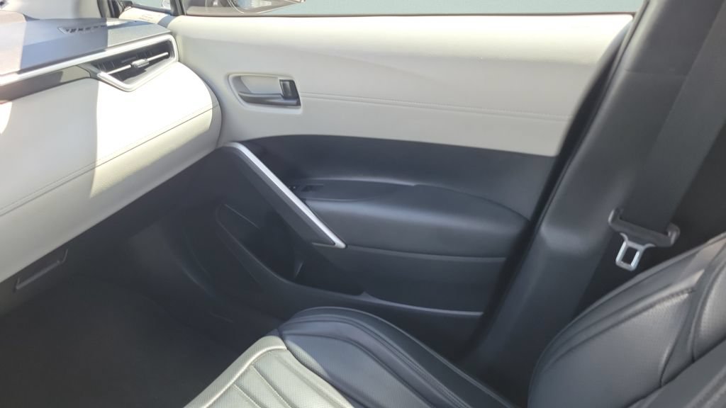 Used 2025 Toyota Corolla Cross LE FWD image 13
