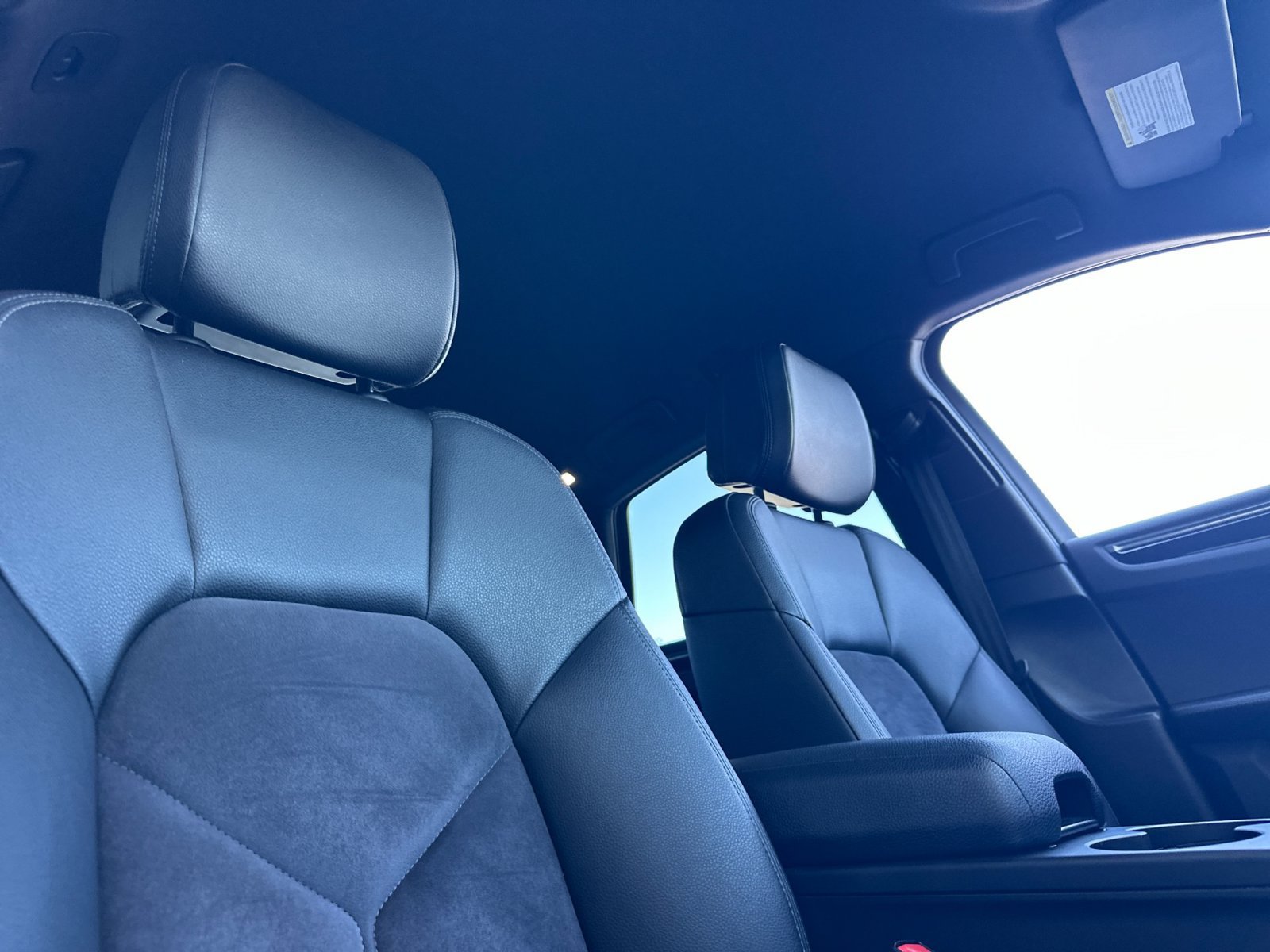 Certified 2020 Porsche Macan AWD/4WD image 27