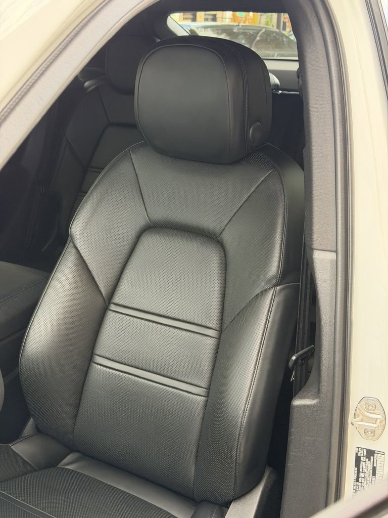 Used 2022 Porsche Cayenne Coupe image 27