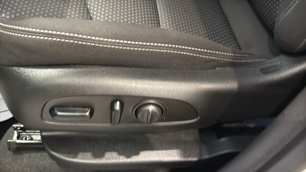 Used 2023 GMC Terrain SLE w/ Driver Convenience Package image 25