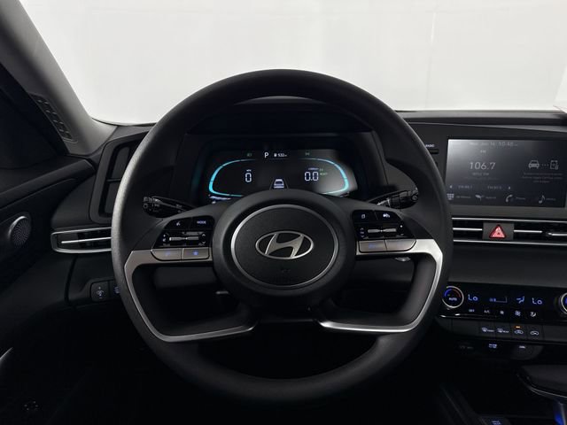Used 2025 Hyundai Elantra Hybrid FWD image 29