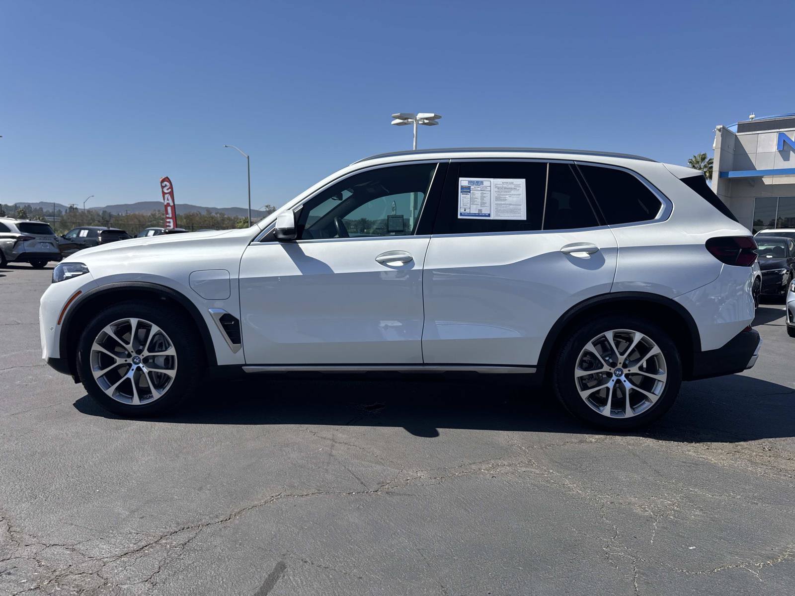 Used 2024 BMW X5 xDrive50e w/ Parking Assistance Package AWD/4WD image 2