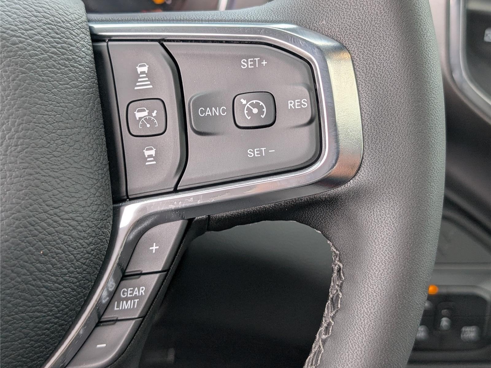 New 2026 RAM 2500 Laramie AWD/4WD image 26