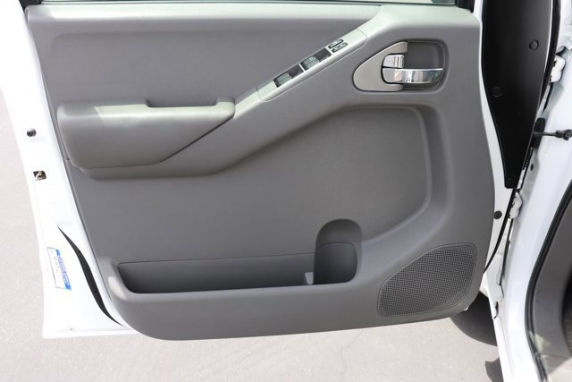 Used 2009 Nissan Frontier SE w/ SE Value Truck Pkg RWD image 9
